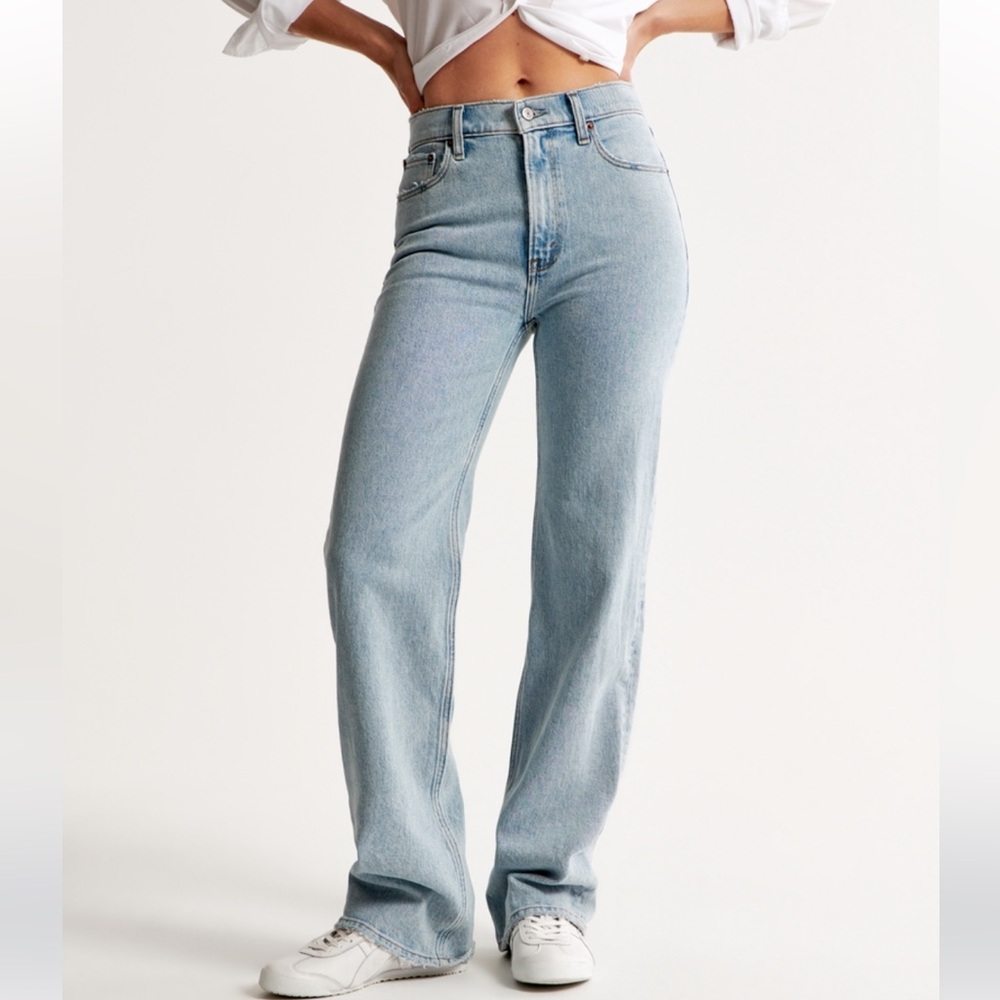 Abercrombie and Fitch 90s Relaxed Jean High-Rise